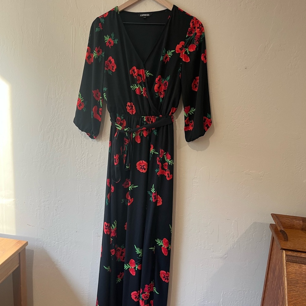 Women's Express Black Floral  Midi Sundress with 3/4 Sleeves, Size XS